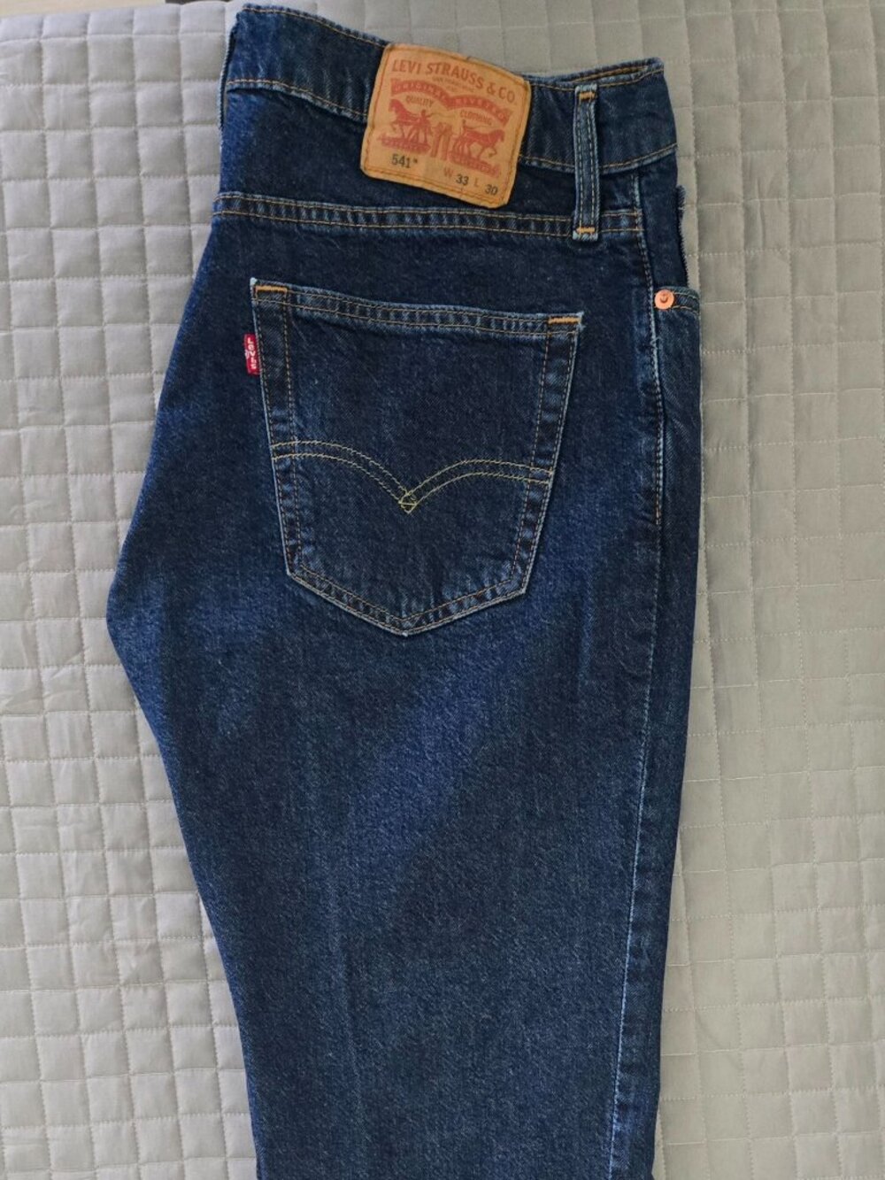 Levi's 541 Athletic Taper Jeans Medium Wash (Men's 33x30)